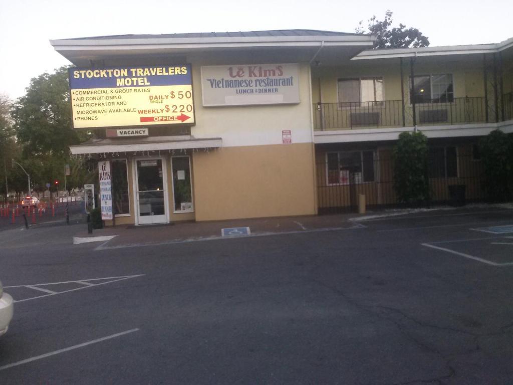 Stockton Travelers Motel Экстерьер фото
