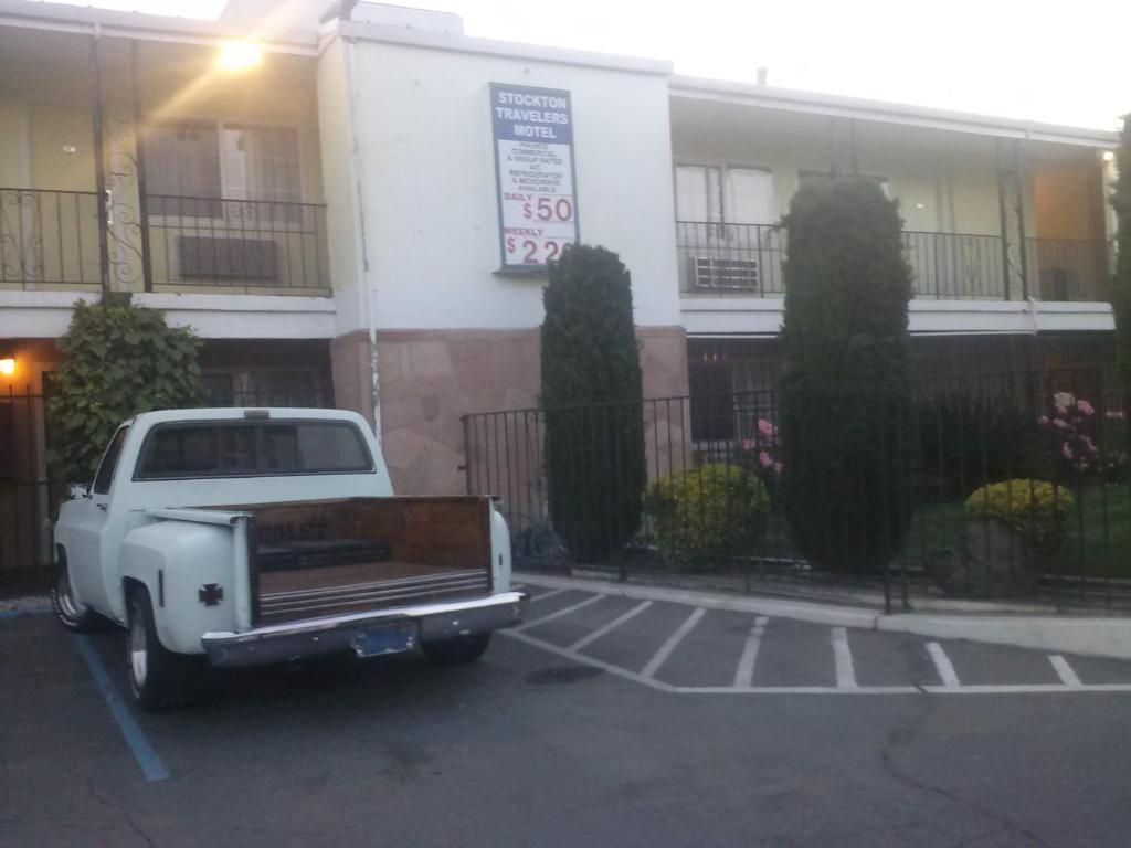 Stockton Travelers Motel Экстерьер фото